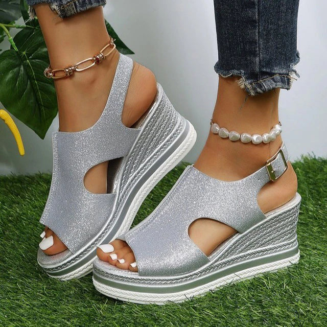 Maeve – Entspannte Keil-Sandalen
