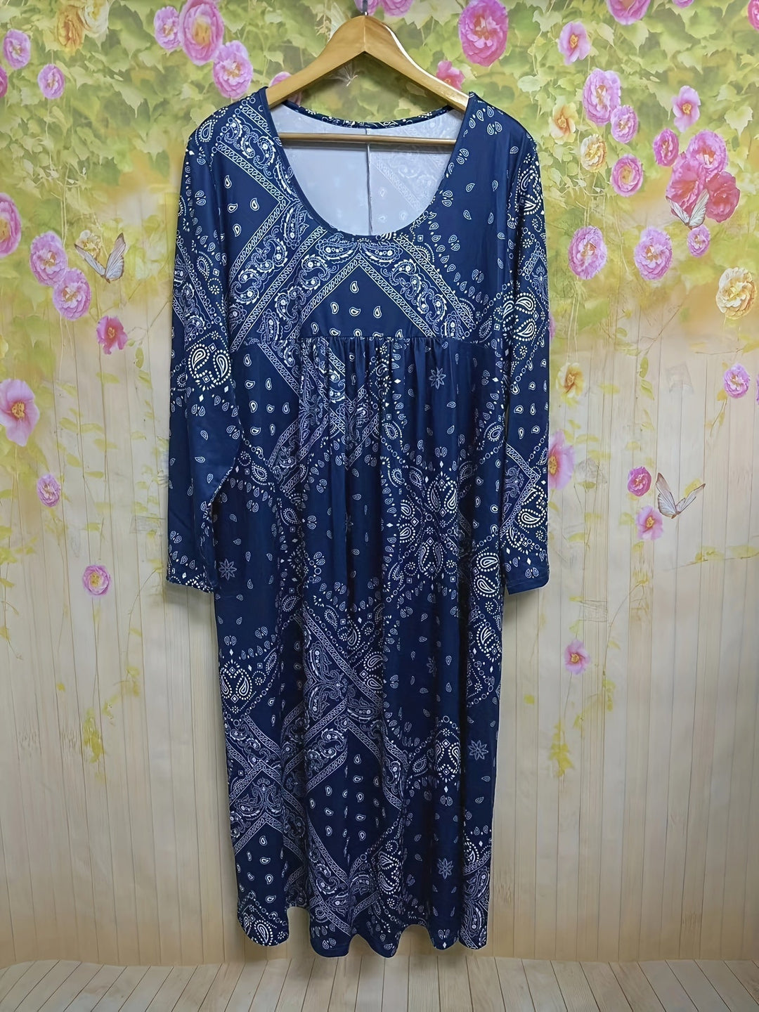 ELOWEN | MIDI-KLEID MIT LANGEN ÄRMELN IM CASUAL-STIL