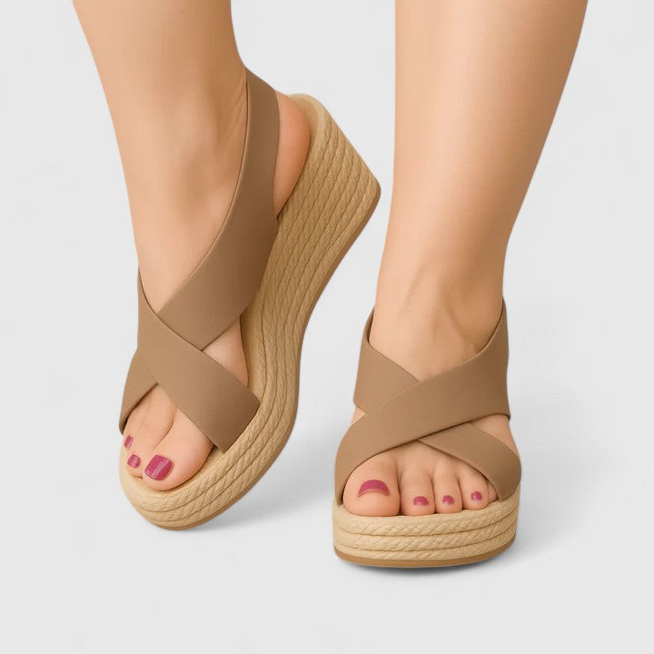 Bellany - Plateausandalen mit Kreuzriemen
