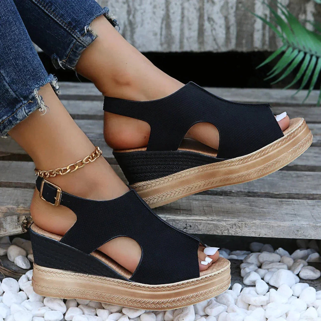 Maeve – Entspannte Keil-Sandalen